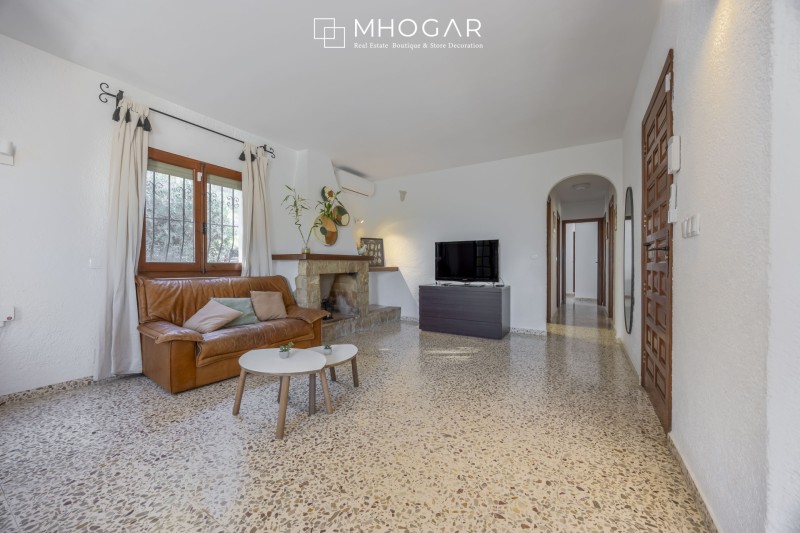 Venta - Villa mediterránea frente a la Cala Baladrar con un gran potencial en, Benissa Costa Blanca! 